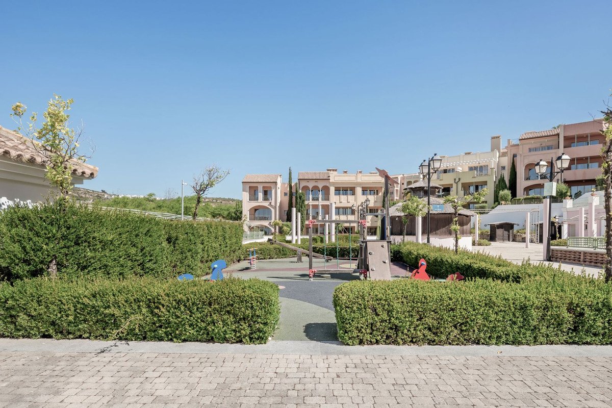 2 Bed Middle Floor Apartment in Manilva