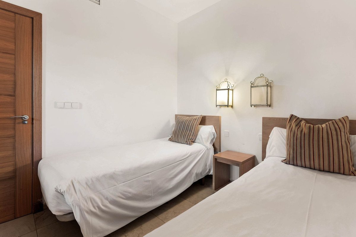 2 Bed Middle Floor Apartment in Manilva