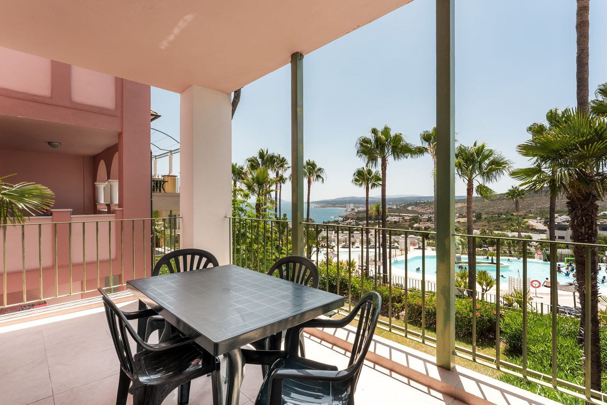 2 Bed Middle Floor Apartment in Manilva