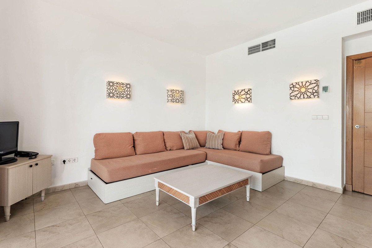 2 Bed Middle Floor Apartment in Manilva