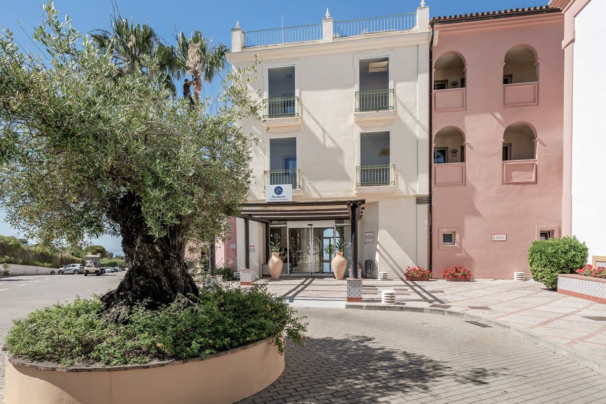 2 Bed Middle Floor Apartment in Manilva