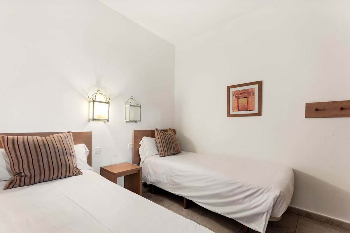 2 Bed Middle Floor Apartment in Manilva