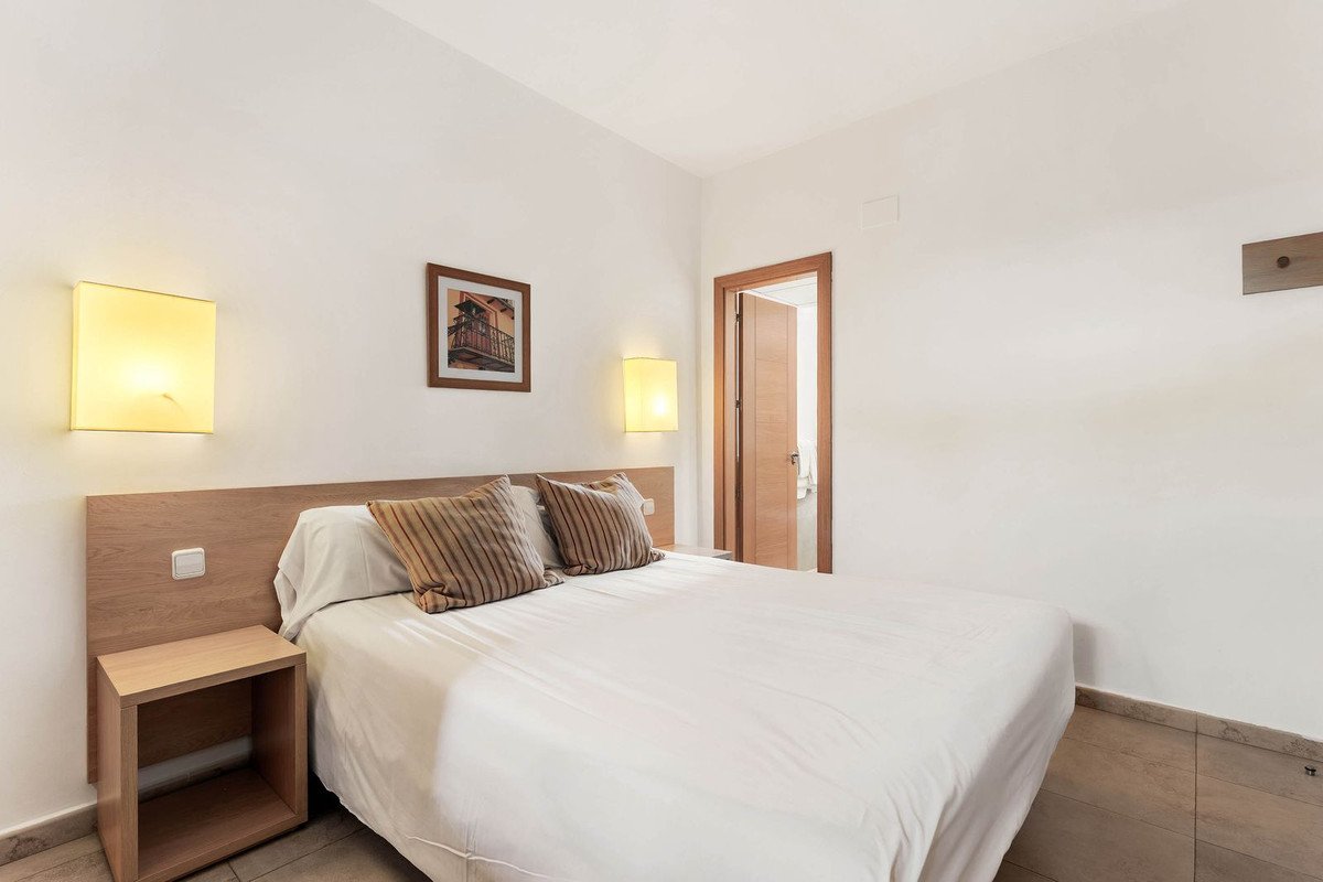 2 Bed Middle Floor Apartment in Manilva