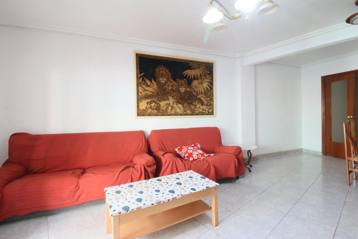 3 Bed Middle Floor Apartment in Alicante