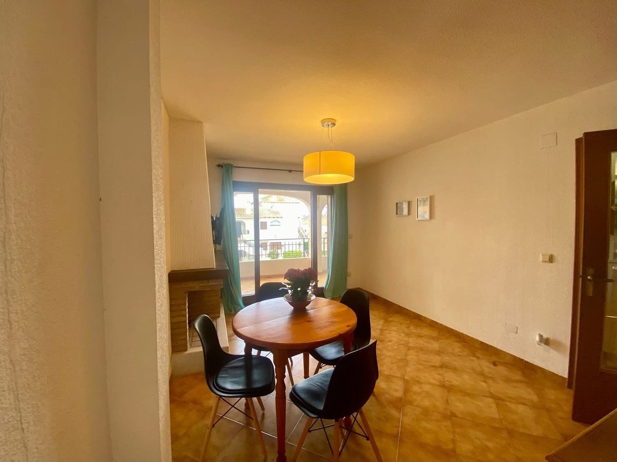 2 Bed Middle Floor Apartment in Cabo Roig