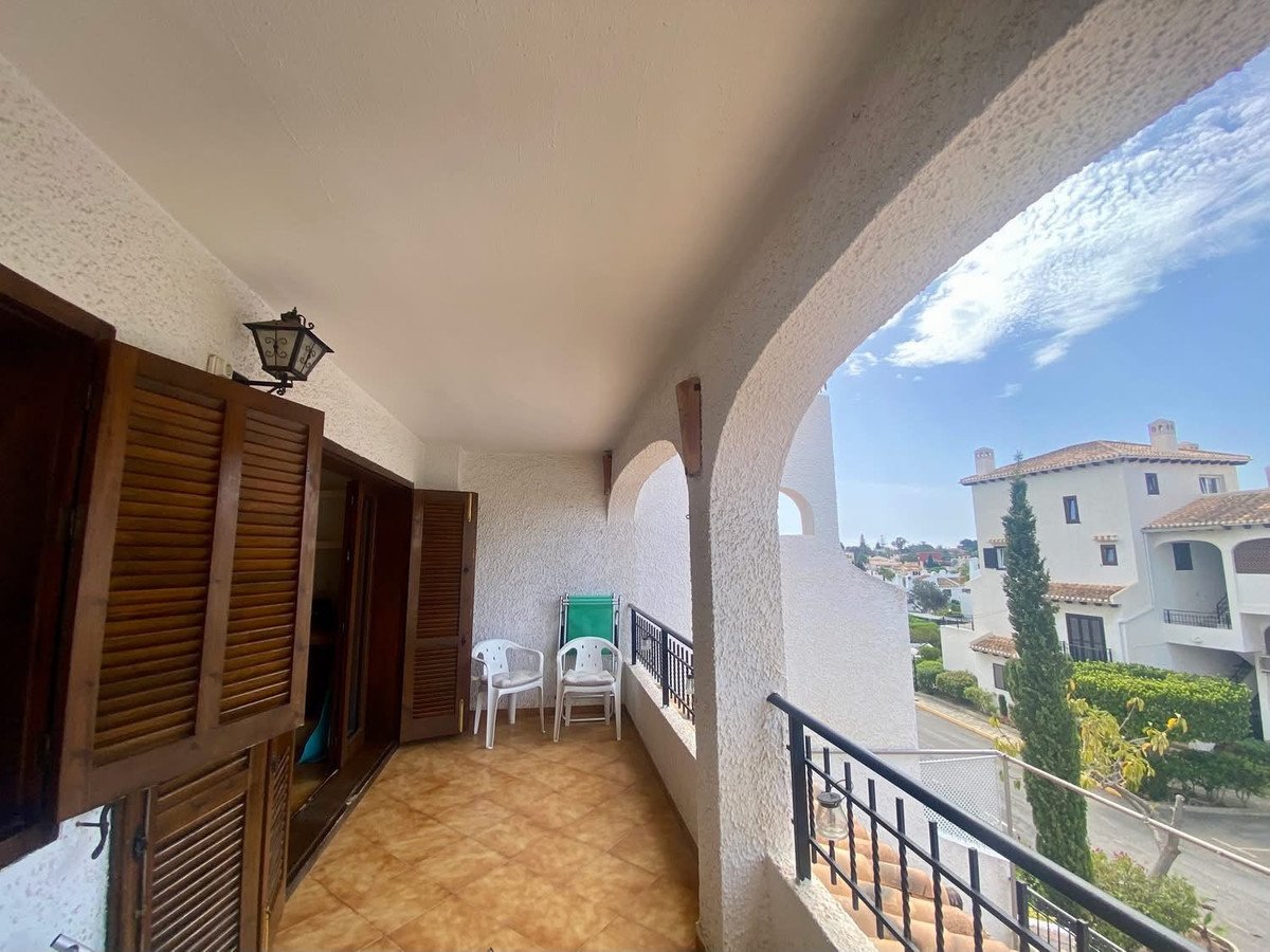 2 Bed Middle Floor Apartment in Cabo Roig