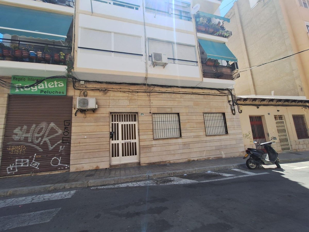 3 Bed Middle Floor Apartment in Alicante