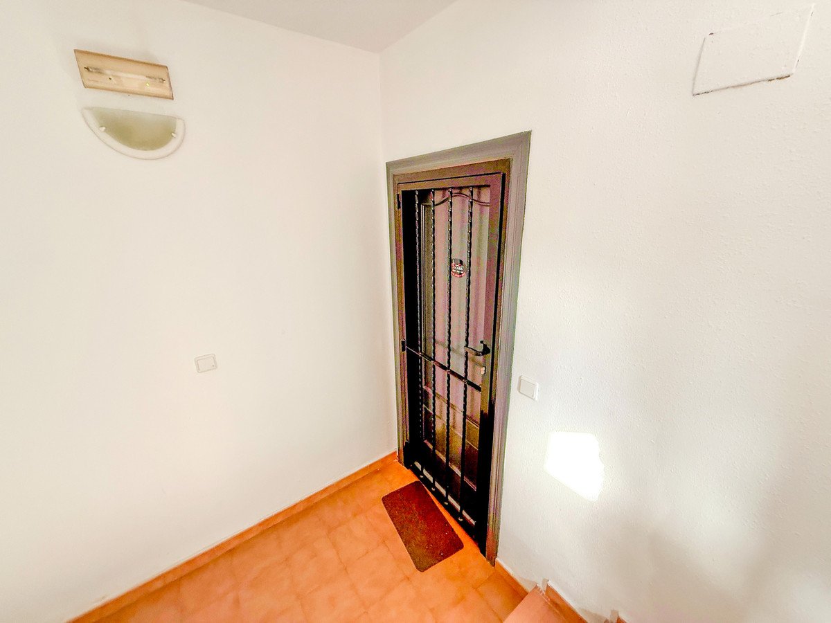 5 Bed Middle Floor Apartment in San Miguel de Salinas