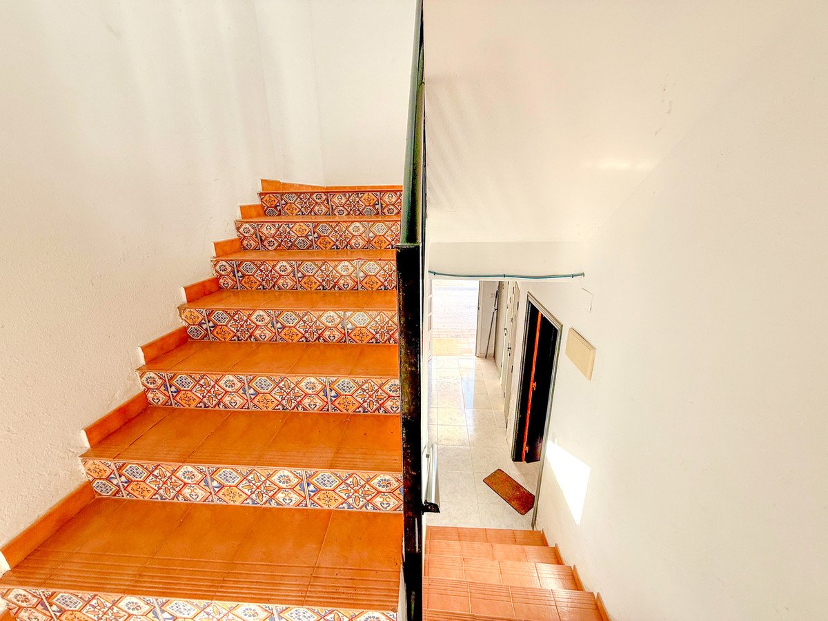 5 Bed Middle Floor Apartment in San Miguel de Salinas