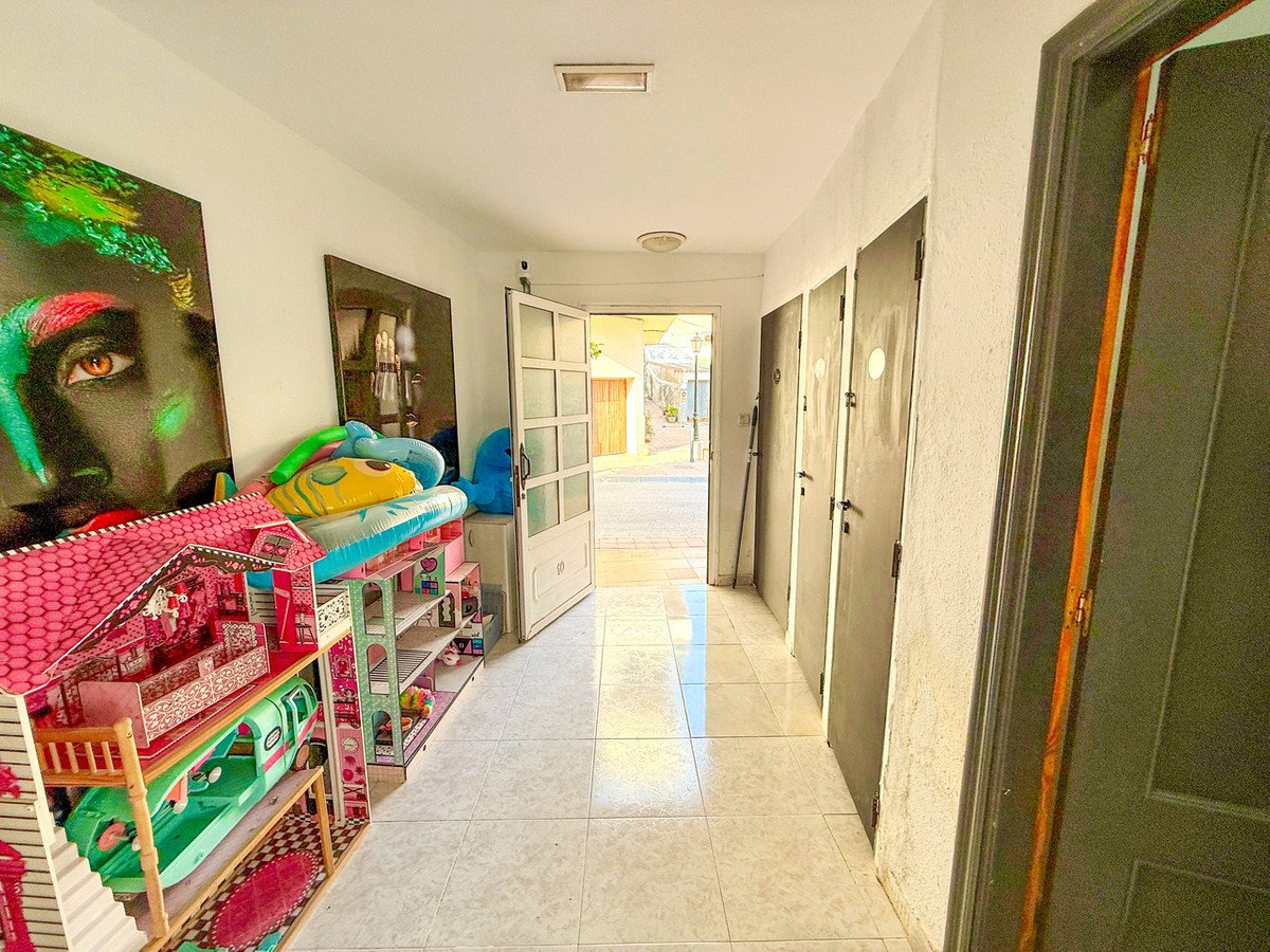 5 Bed Middle Floor Apartment in San Miguel de Salinas