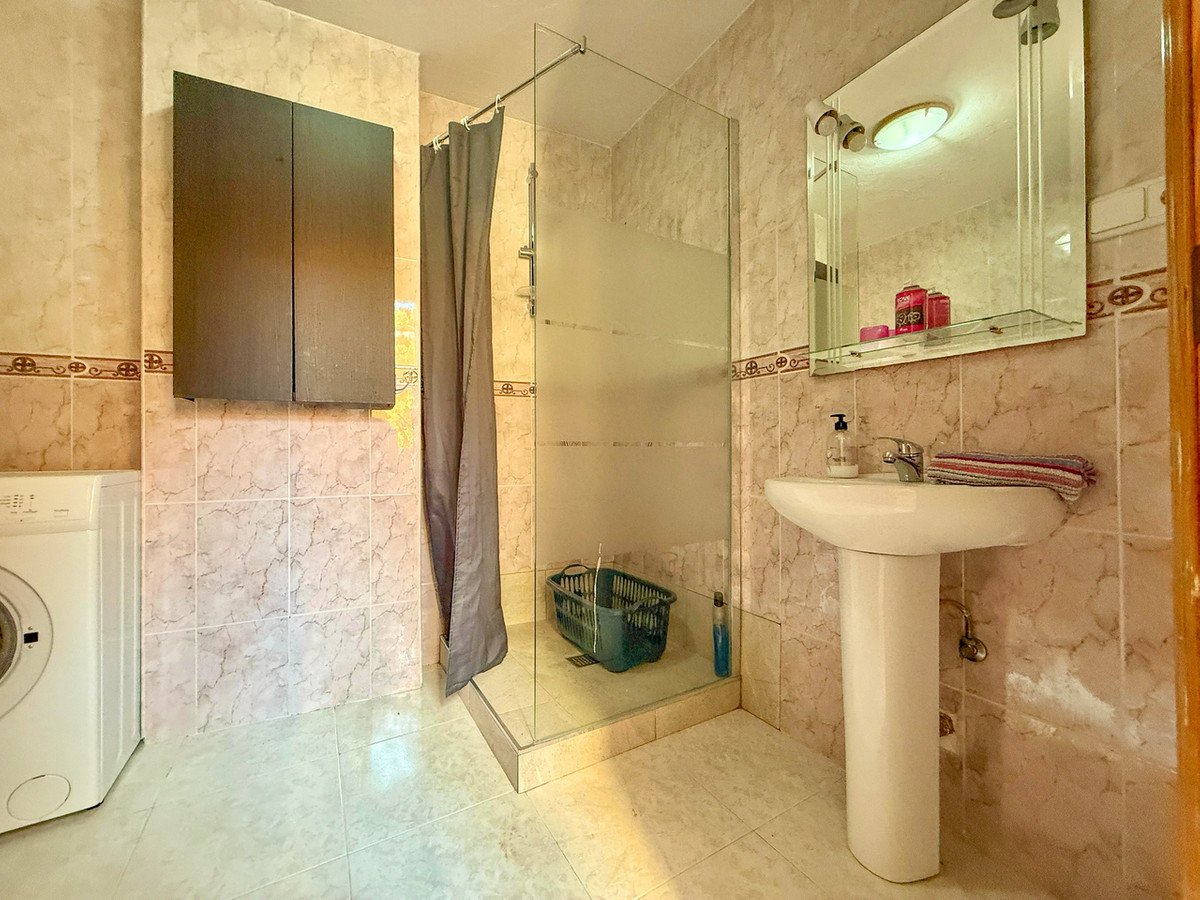 5 Bed Middle Floor Apartment in San Miguel de Salinas
