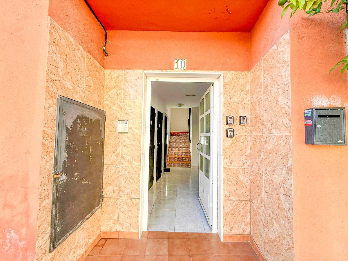 5 Bed Middle Floor Apartment in San Miguel de Salinas
