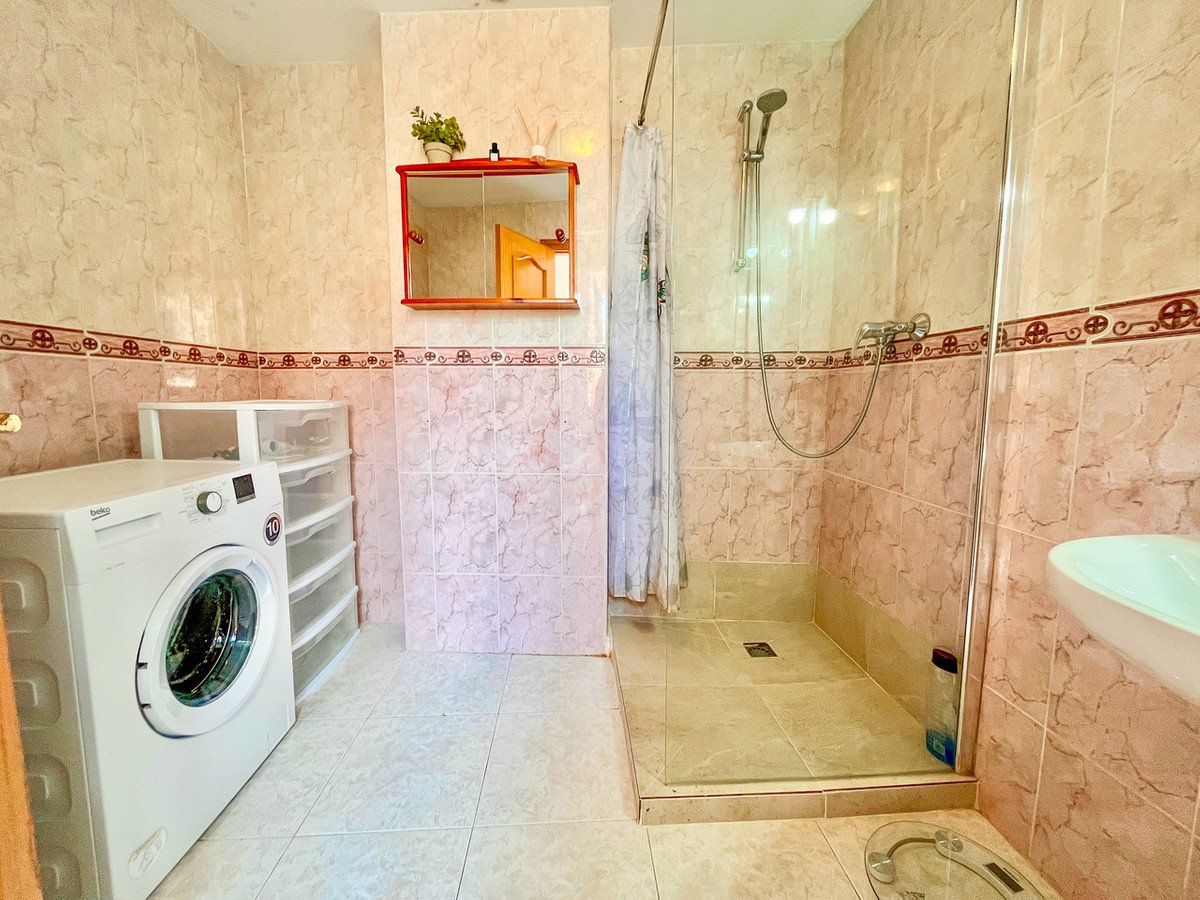 5 Bed Middle Floor Apartment in San Miguel de Salinas
