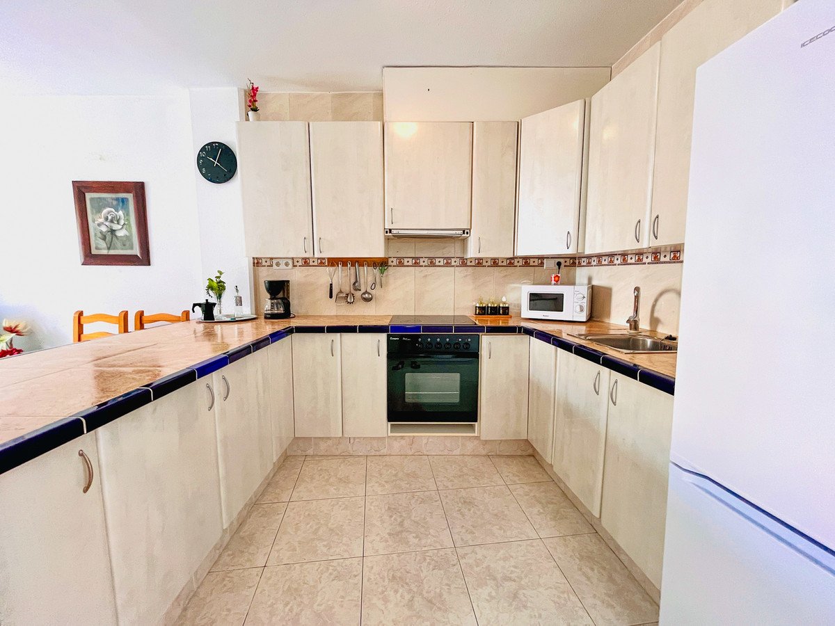 5 Bed Middle Floor Apartment in San Miguel de Salinas