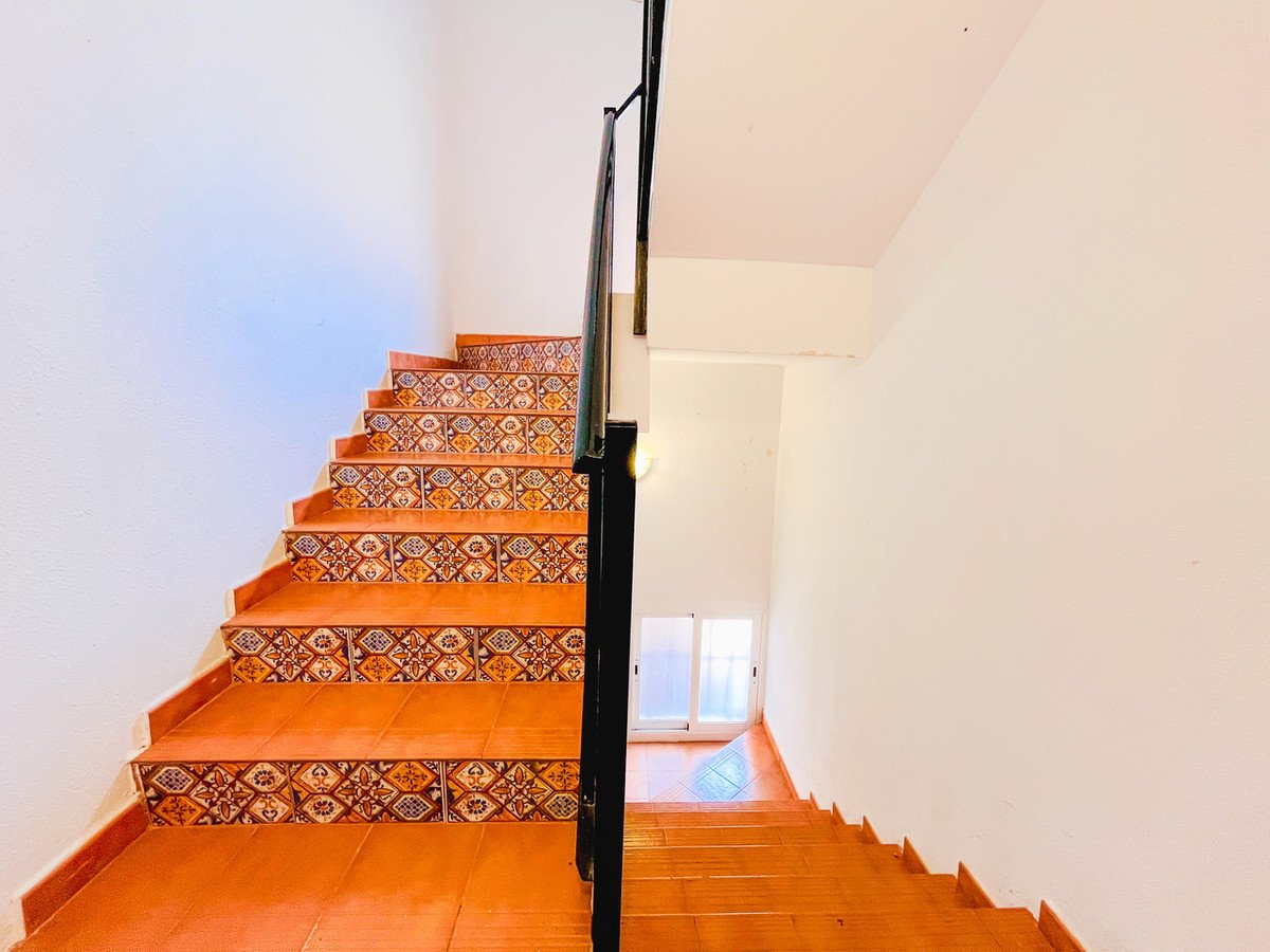 5 Bed Middle Floor Apartment in San Miguel de Salinas