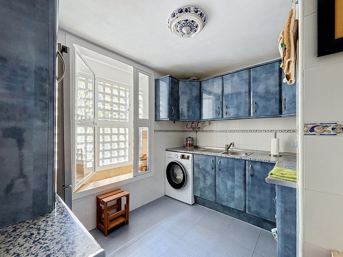4 Bed Middle Floor Apartment in Málaga