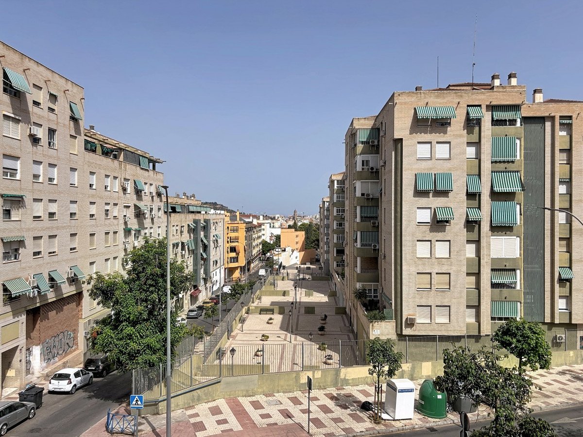 4 Bed Middle Floor Apartment in Málaga