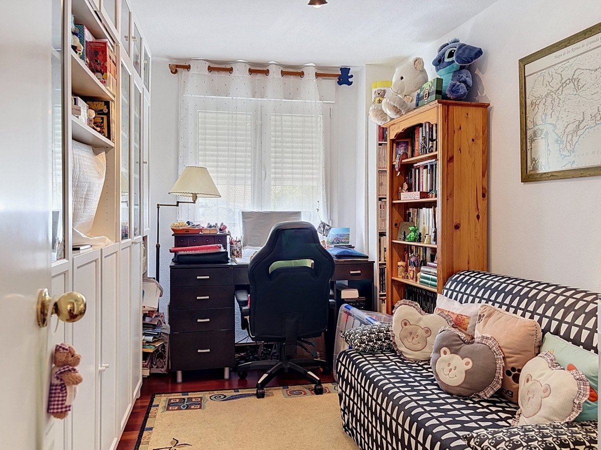 4 Bed Middle Floor Apartment in Málaga