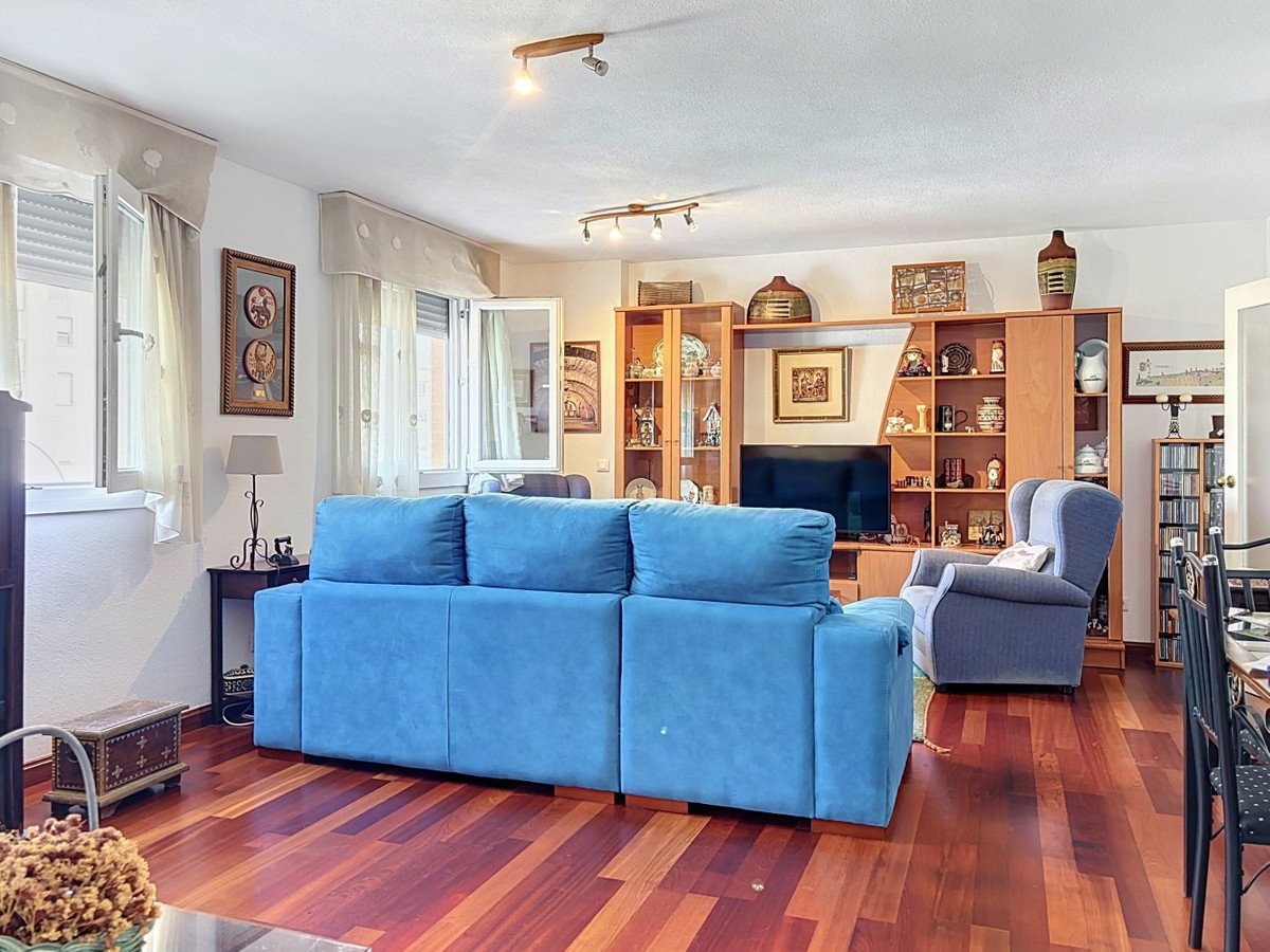 4 Bed Middle Floor Apartment in Málaga