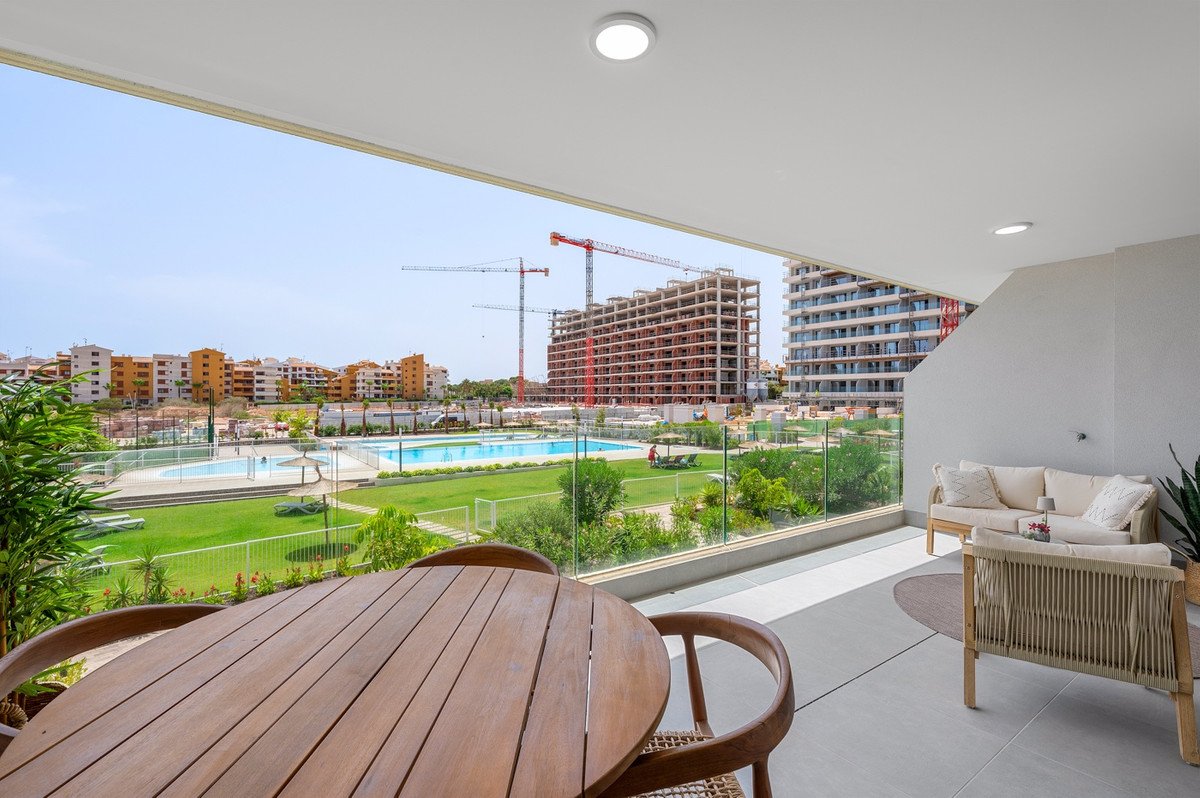 2 Bed Middle Floor Apartment in Punta Prima