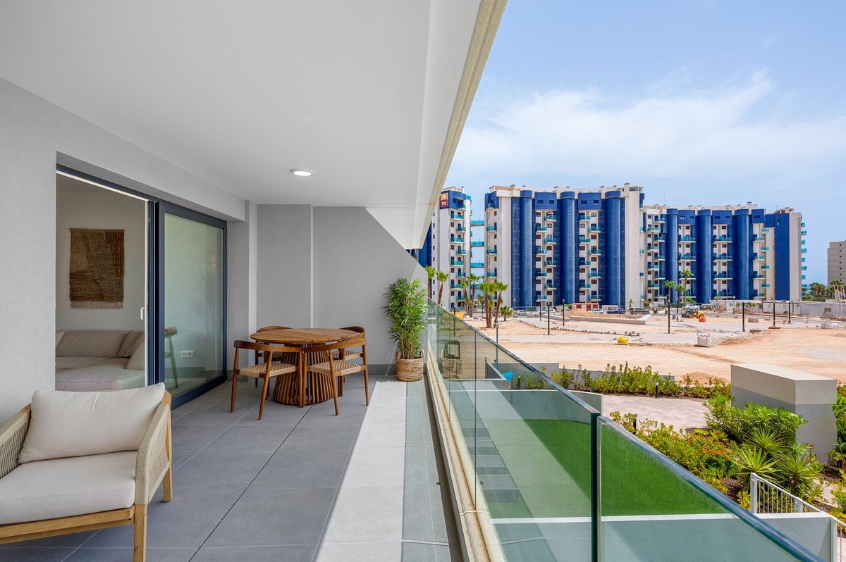 2 Bed Middle Floor Apartment in Punta Prima