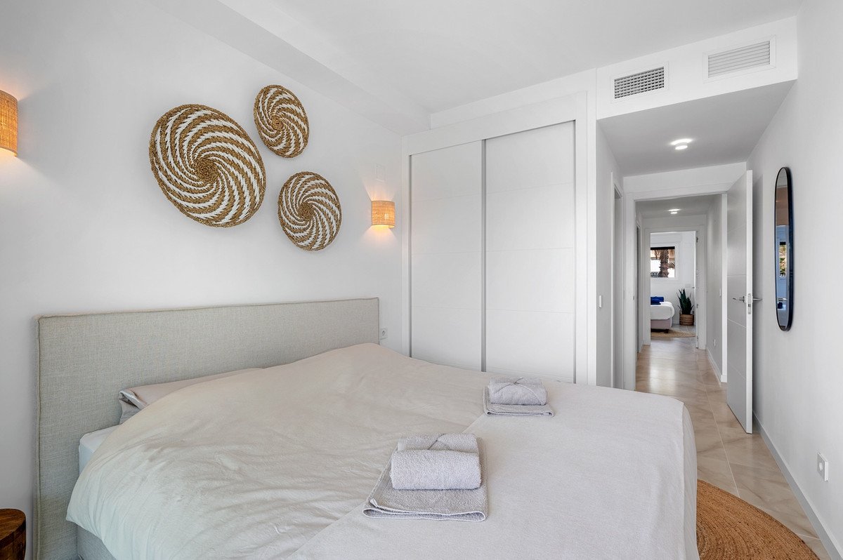 2 Bed Middle Floor Apartment in Punta Prima