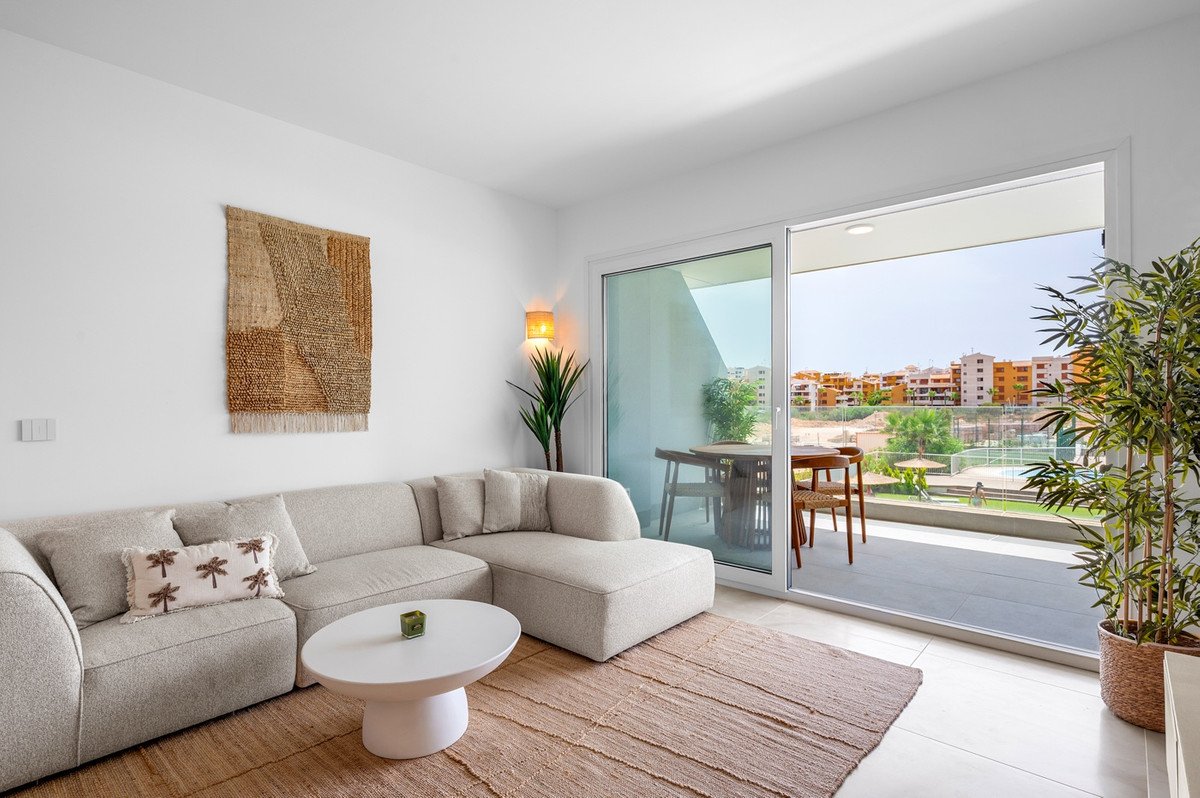 2 Bed Middle Floor Apartment in Punta Prima