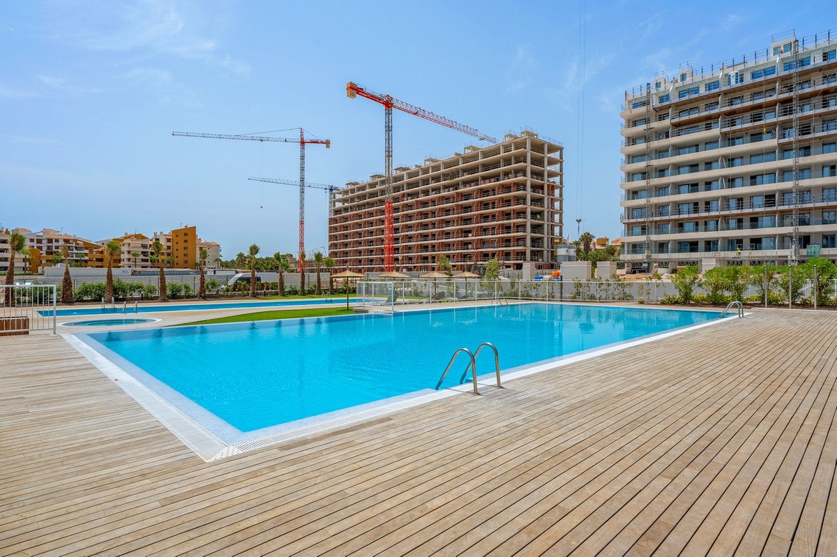 2 Bed Middle Floor Apartment in Punta Prima