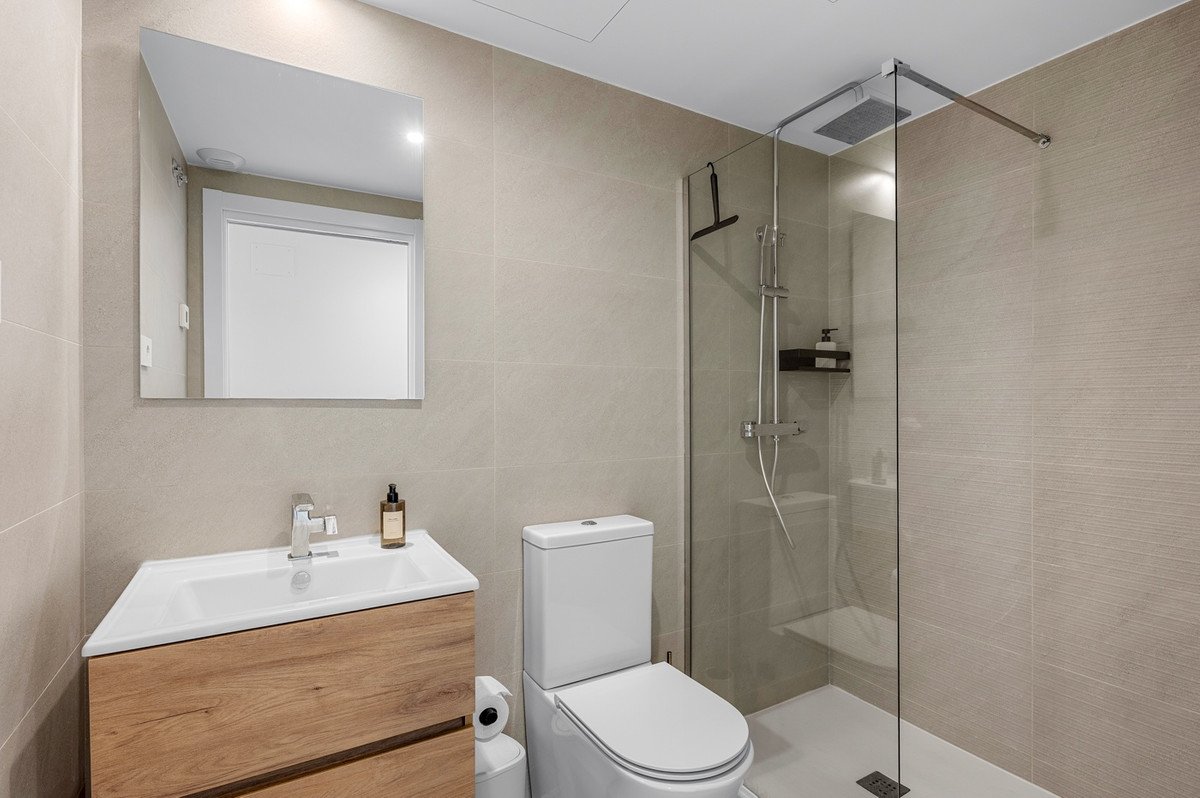 2 Bed Middle Floor Apartment in Punta Prima