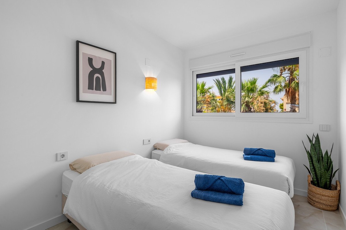 2 Bed Middle Floor Apartment in Punta Prima