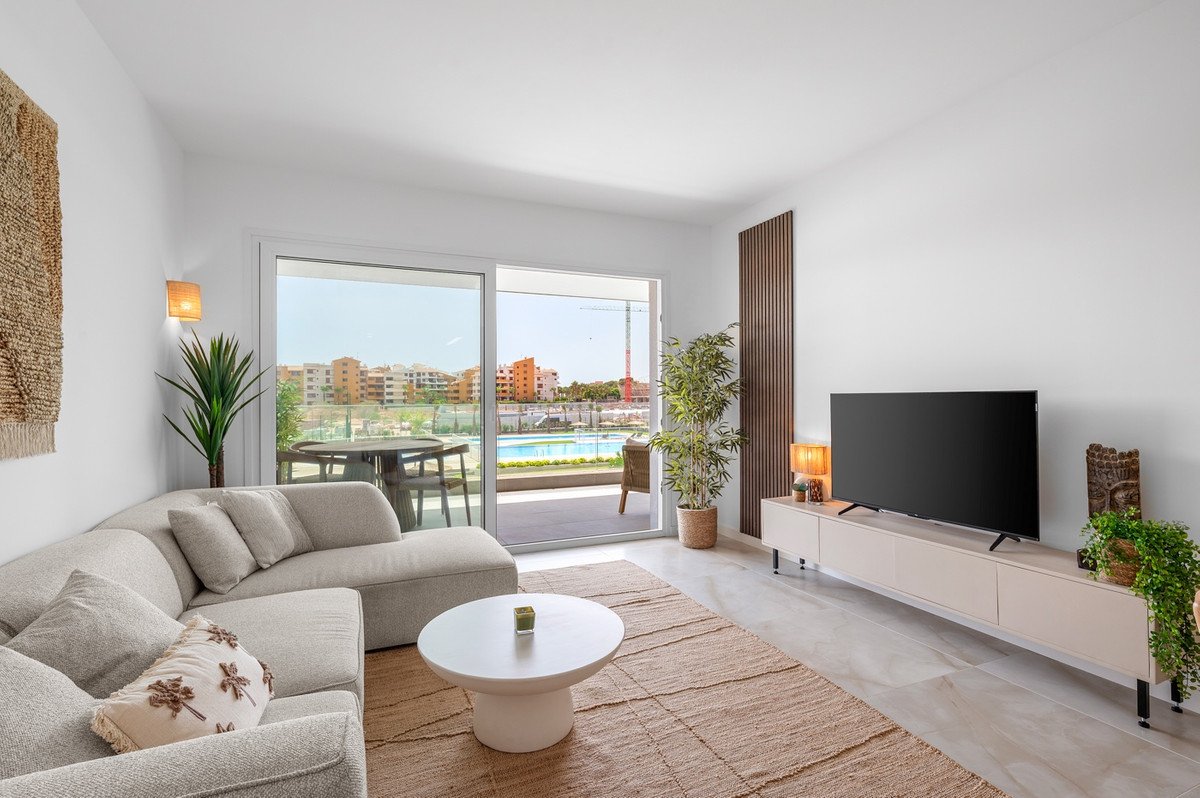 2 Bed Middle Floor Apartment in Punta Prima