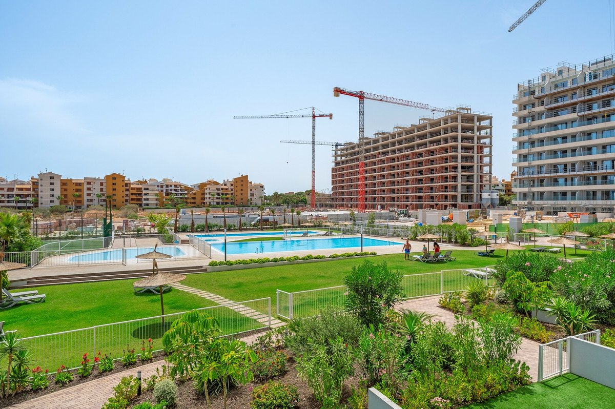 2 Bed Middle Floor Apartment in Punta Prima