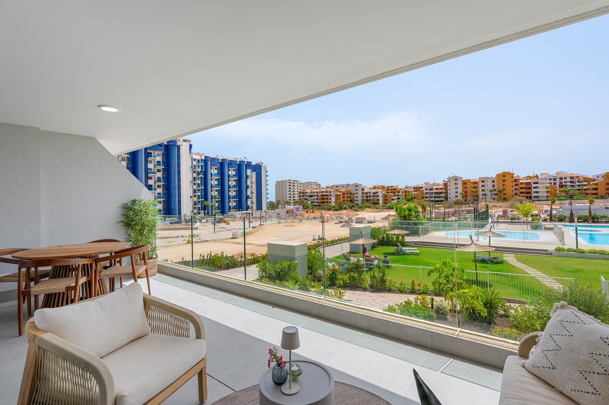 2 Bed Middle Floor Apartment in Punta Prima
