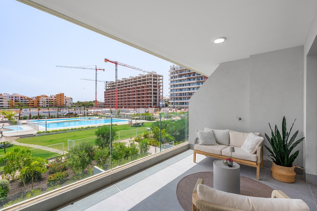 2 Bed Middle Floor Apartment in Punta Prima