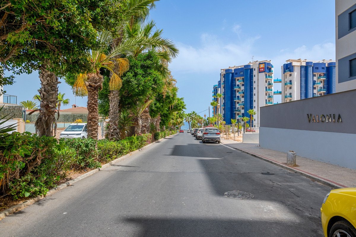 2 Bed Middle Floor Apartment in Punta Prima