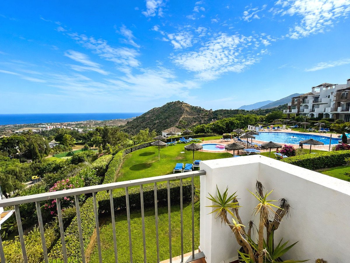 2 Bed Middle Floor Apartment in Los Arqueros