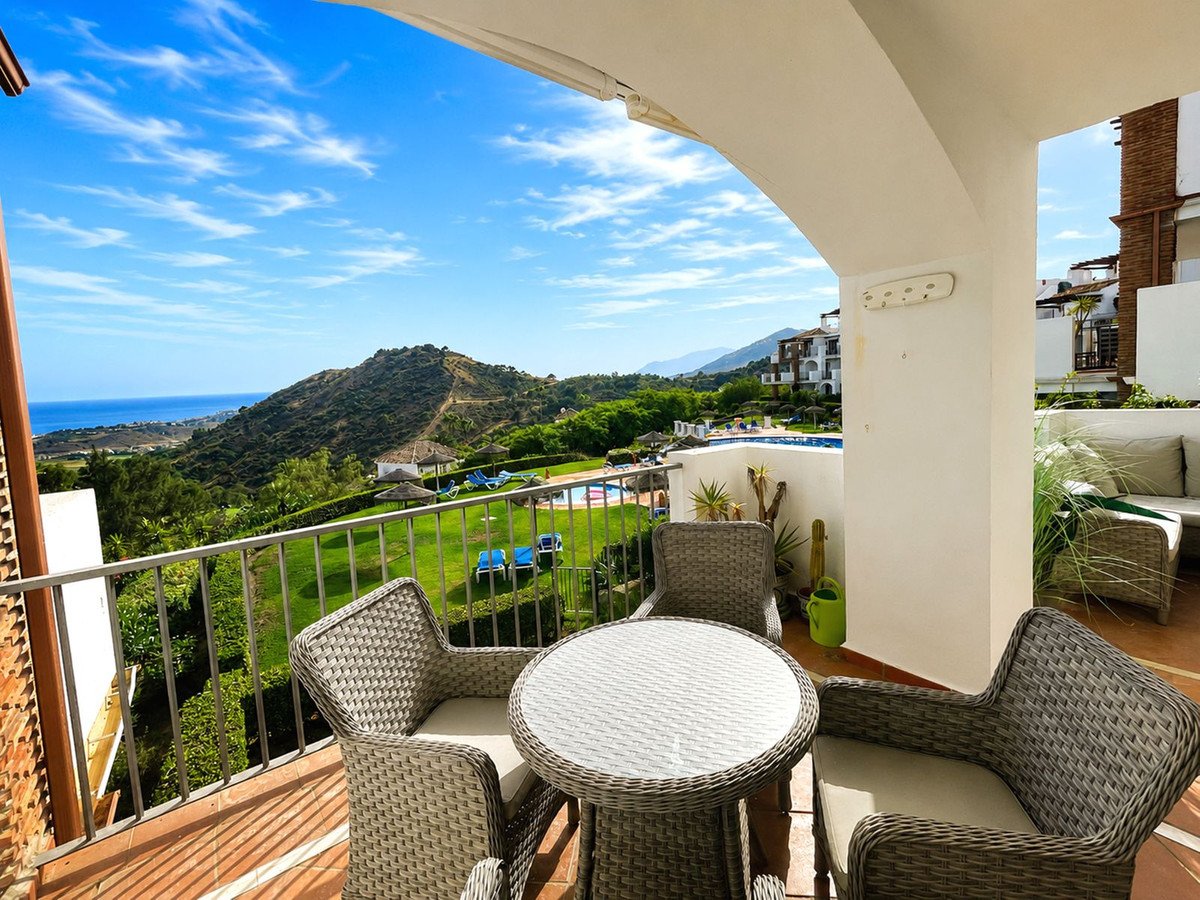 2 Bed Middle Floor Apartment in Los Arqueros