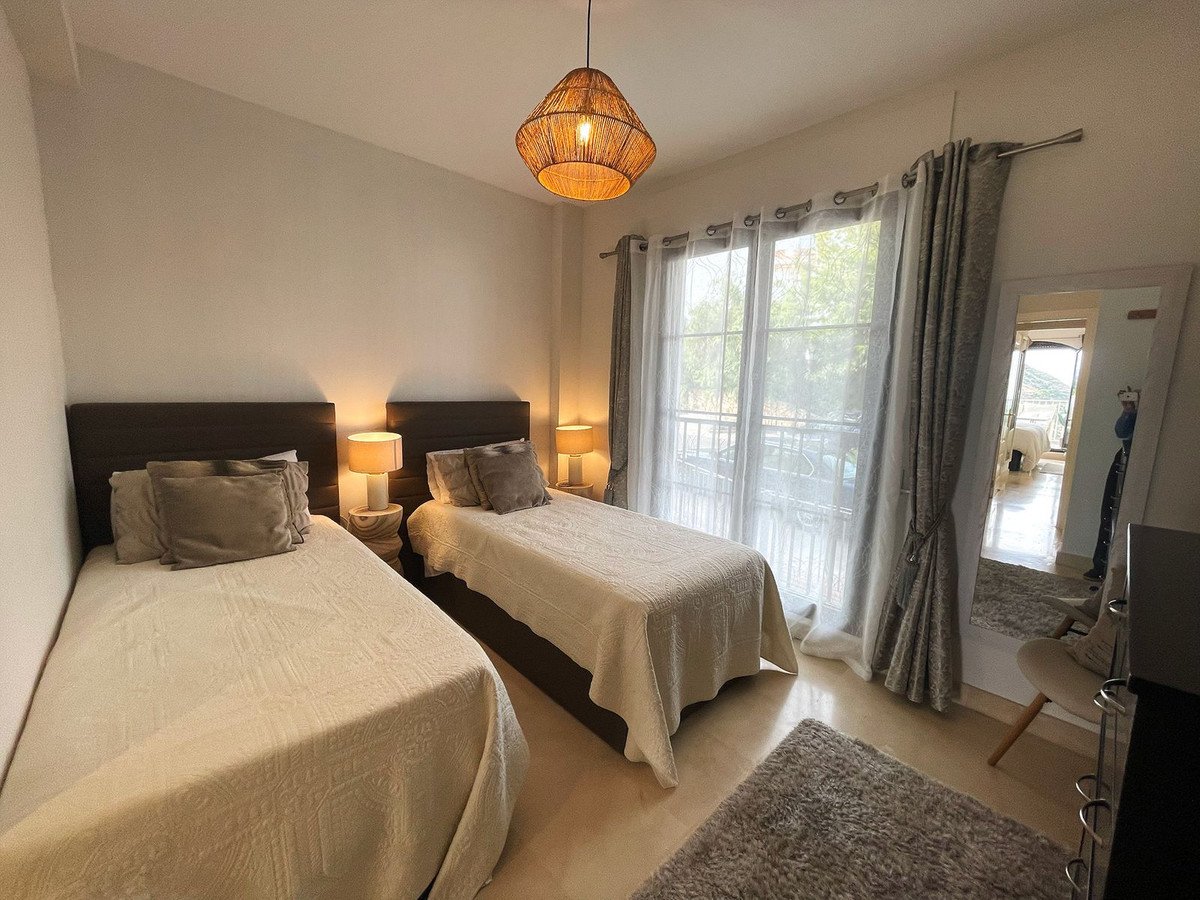 2 Bed Middle Floor Apartment in Los Arqueros