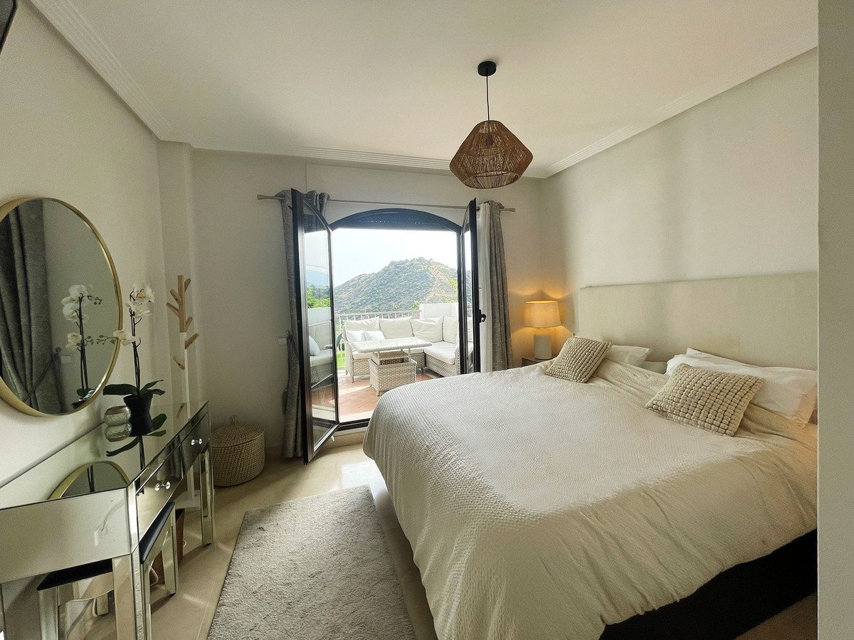 2 Bed Middle Floor Apartment in Los Arqueros