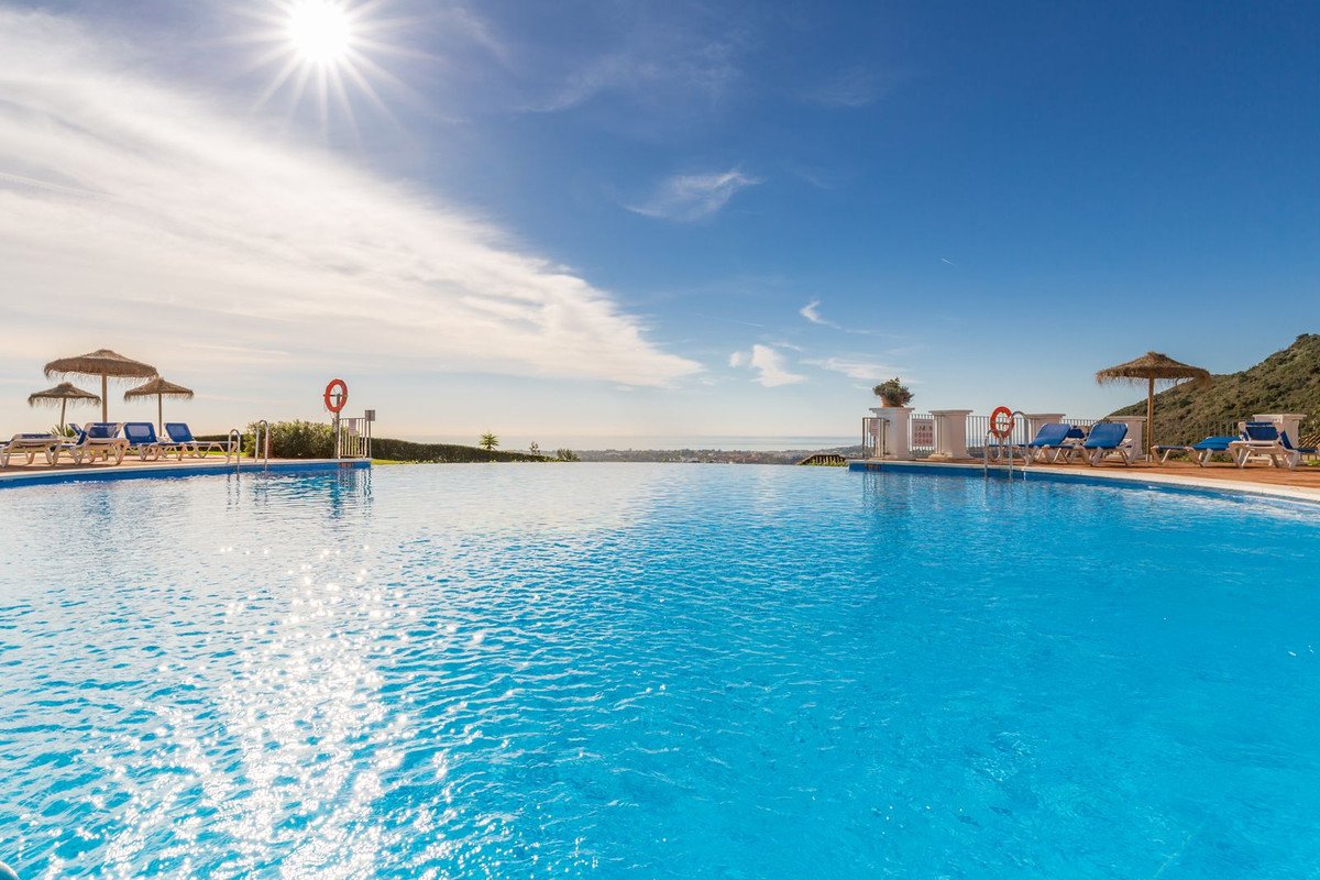 2 Bed Middle Floor Apartment in Los Arqueros