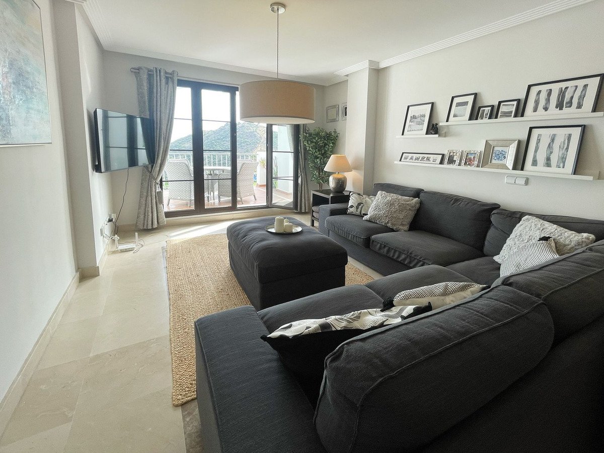 2 Bed Middle Floor Apartment in Los Arqueros