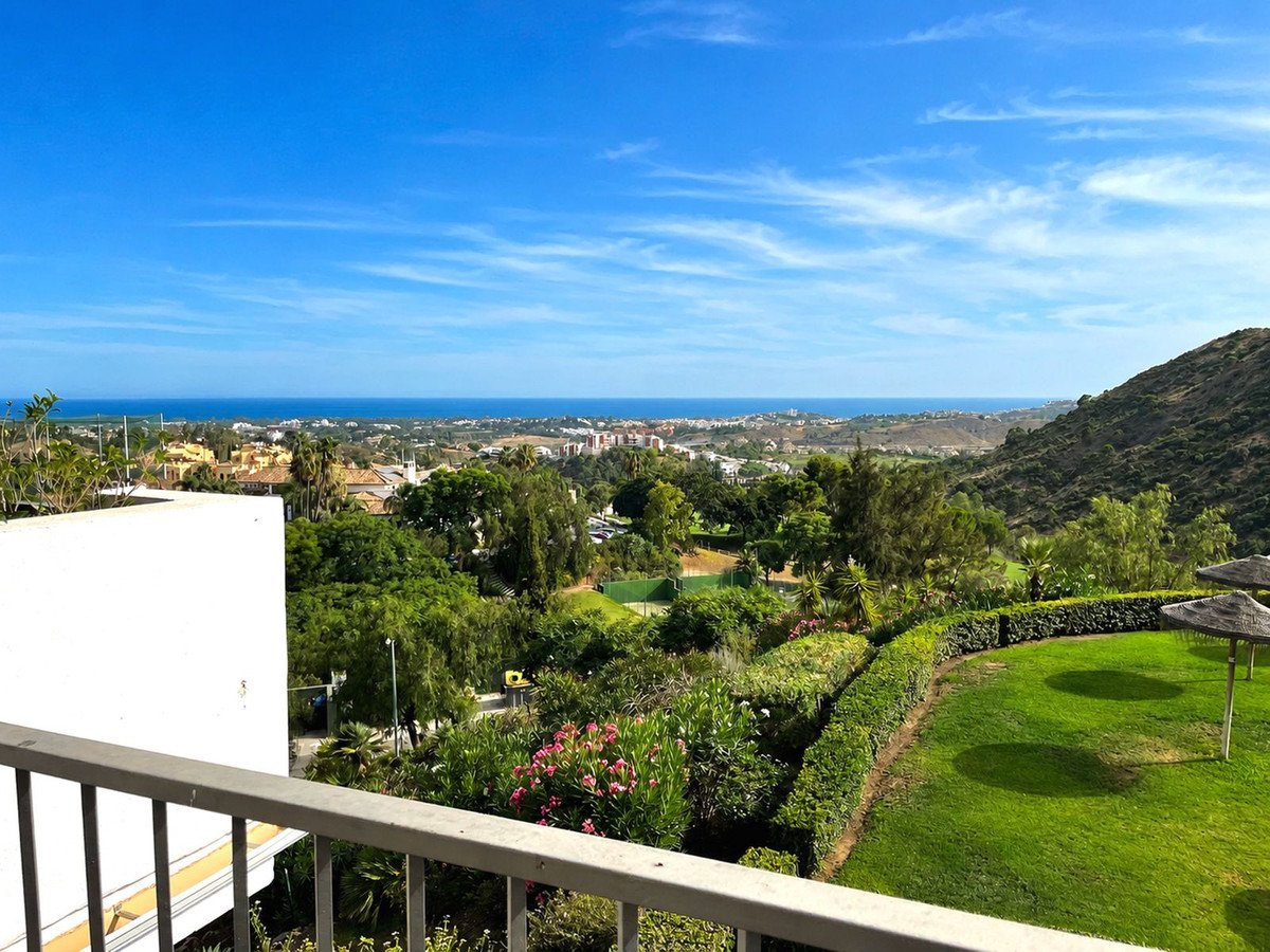 2 Bed Middle Floor Apartment in Los Arqueros
