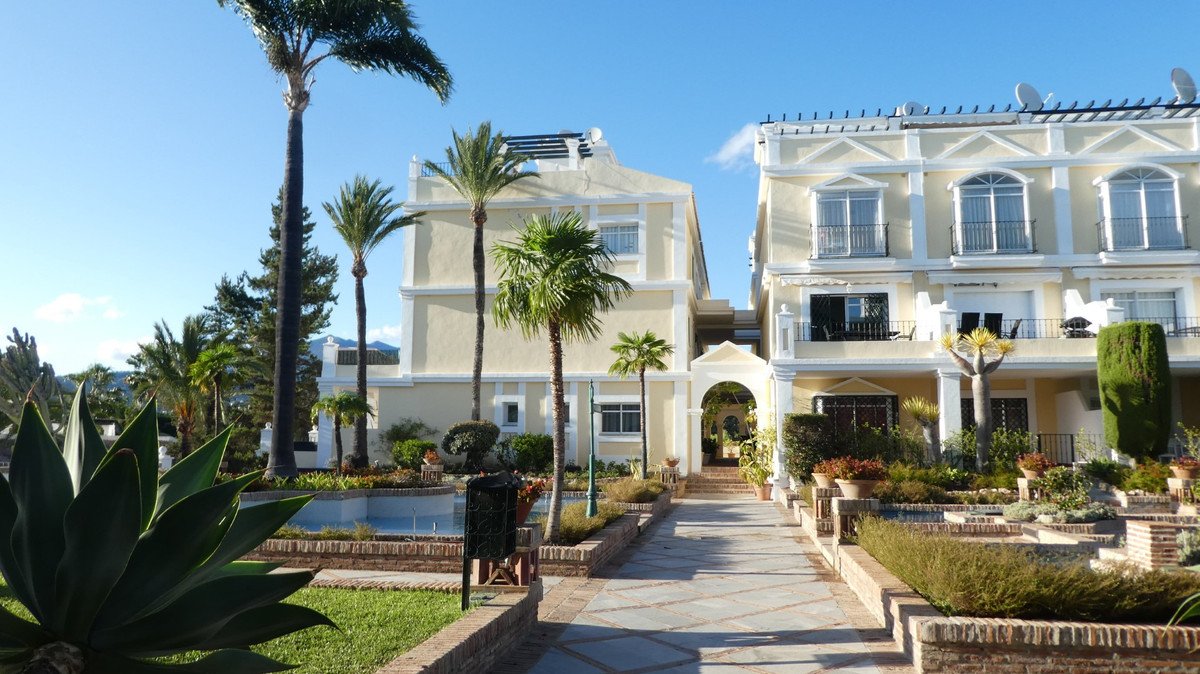 2 Bed Penthouse in Nueva Andalucía