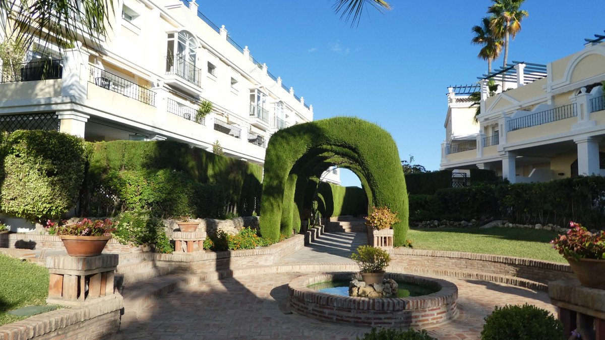2 Bed Penthouse in Nueva Andalucía