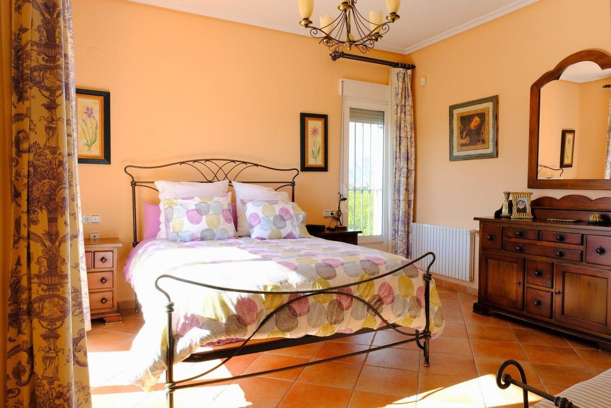 5 Bed Townhouse in Orihuela