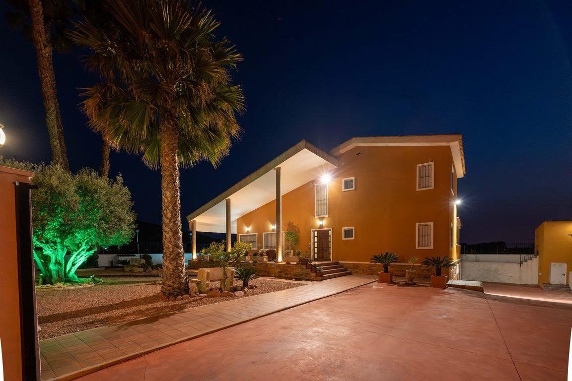 5 Bed Townhouse in Orihuela