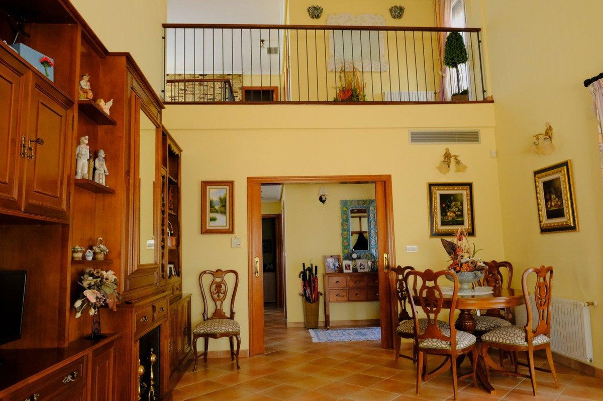 5 Bed Townhouse in Orihuela