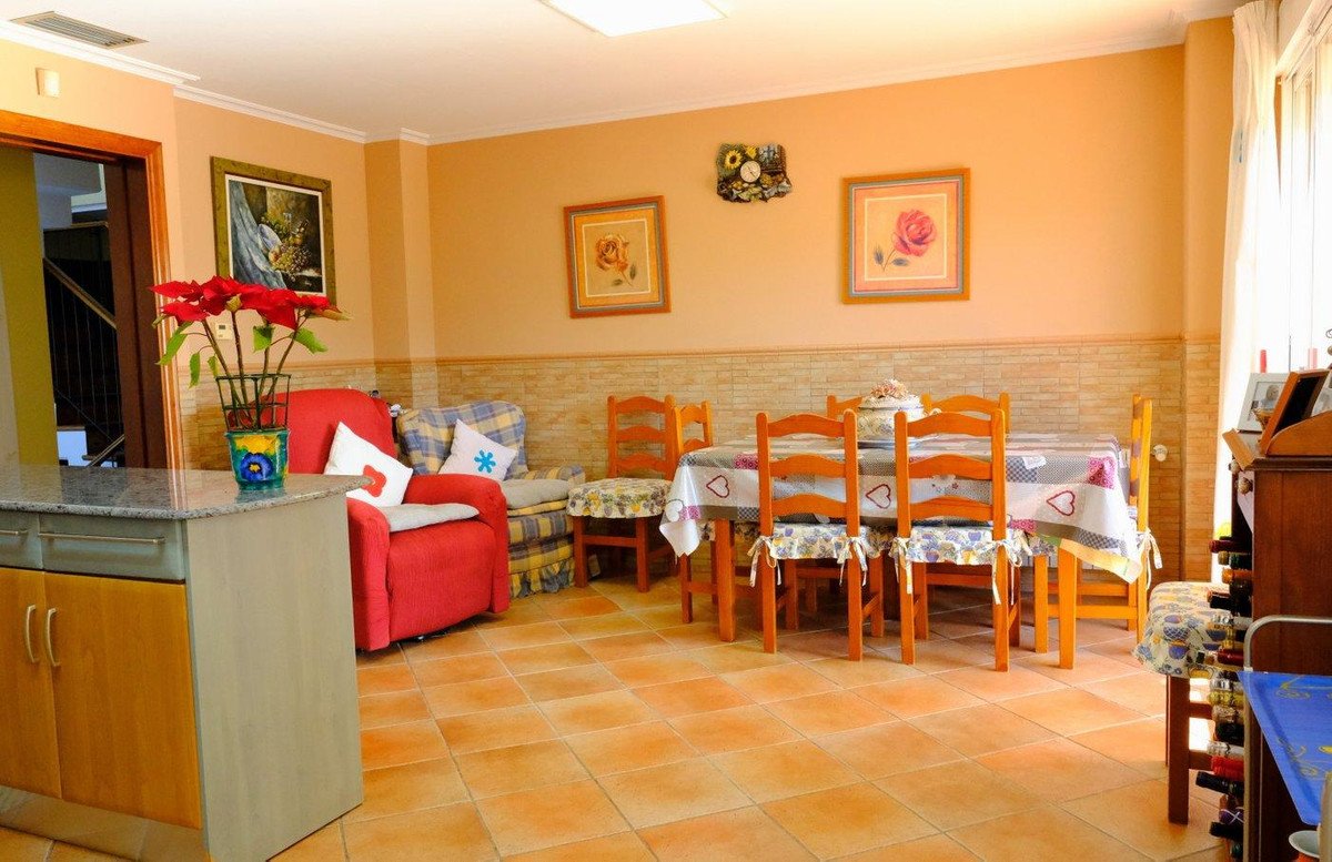 5 Bed Townhouse in Orihuela