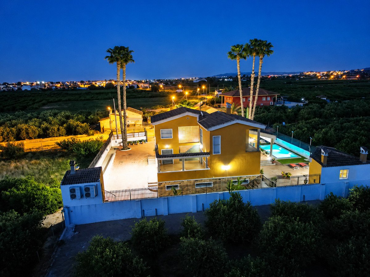 5 Bed Townhouse in Orihuela