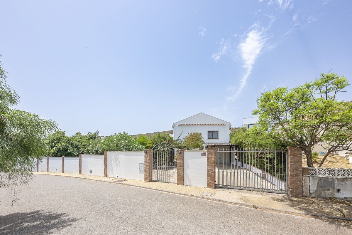 4 Bed Detached Villa in Punta Chullera